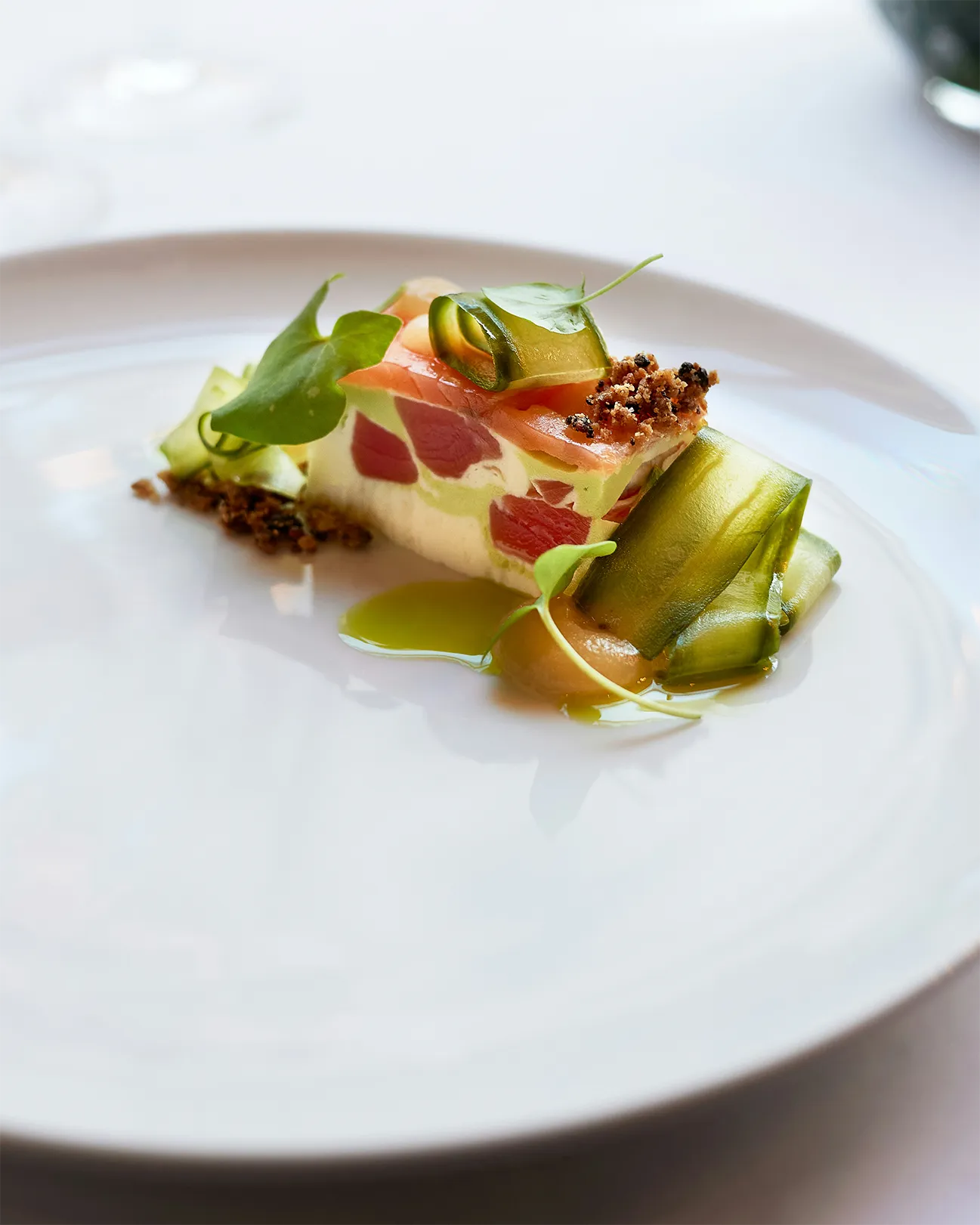 Platos gourmet con vinos